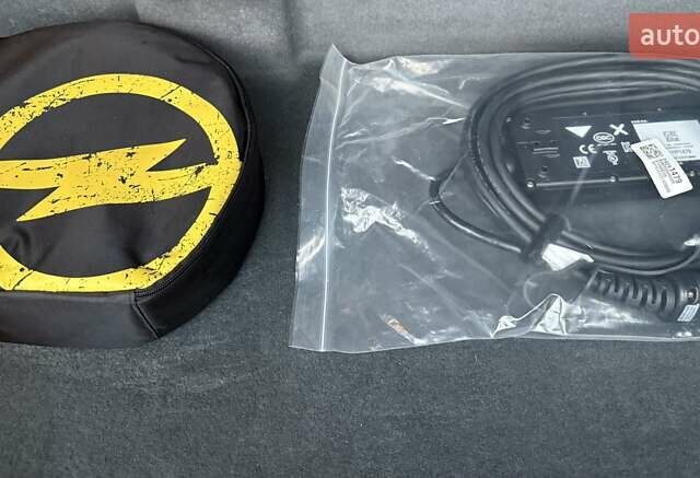 Белый Опель Ampera-e, объемом двигателя 0 л и пробегом 71 тыс. км за 14350 $, фото 107 на Automoto.ua