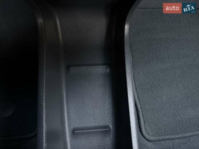 Белый Опель Ampera-e, объемом двигателя 0 л и пробегом 71 тыс. км за 14350 $, фото 83 на Automoto.ua