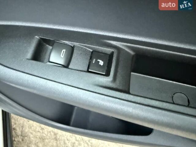 Белый Опель Ampera-e, объемом двигателя 0 л и пробегом 71 тыс. км за 14350 $, фото 112 на Automoto.ua