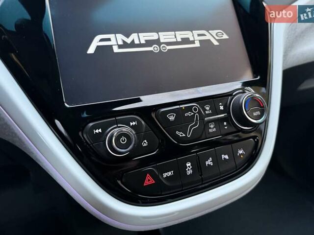 Белый Опель Ampera-e, объемом двигателя 0 л и пробегом 71 тыс. км за 14350 $, фото 78 на Automoto.ua