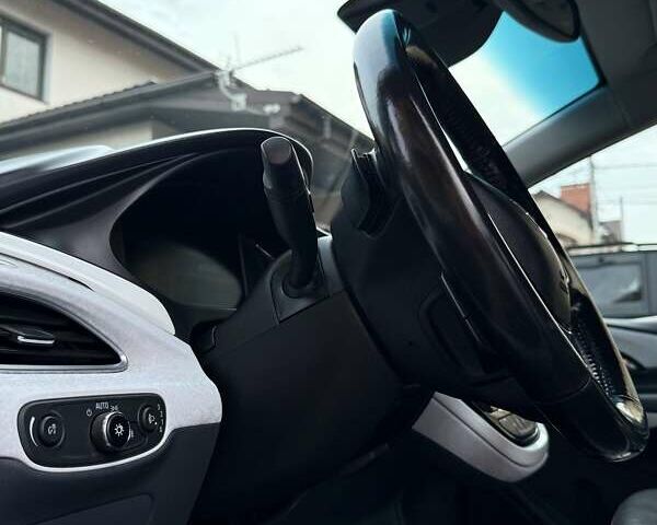 Белый Опель Ampera-e, объемом двигателя 0 л и пробегом 71 тыс. км за 14350 $, фото 69 на Automoto.ua