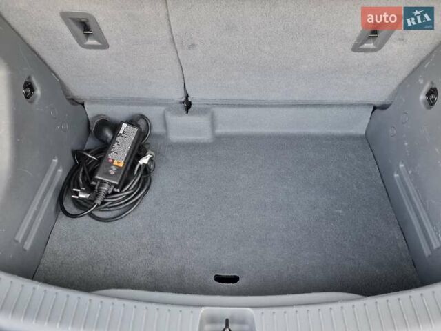 Черный Опель Ampera-e, объемом двигателя 0 л и пробегом 52 тыс. км за 15850 $, фото 27 на Automoto.ua