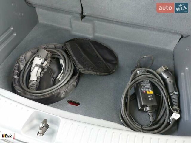 Черный Опель Ampera-e, объемом двигателя 0 л и пробегом 73 тыс. км за 16595 $, фото 16 на Automoto.ua