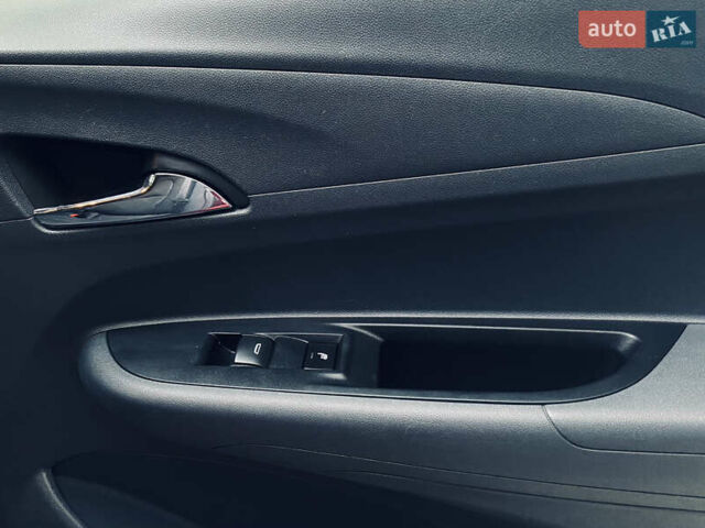 Красный Опель Ampera-e, объемом двигателя 0 л и пробегом 88 тыс. км за 14499 $, фото 43 на Automoto.ua