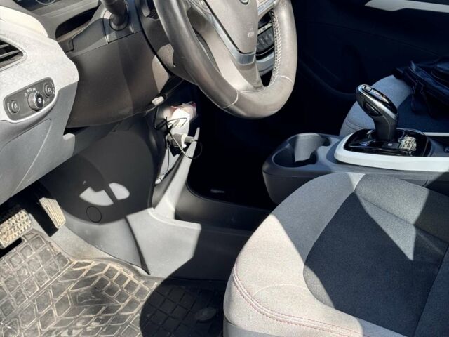 Красный Опель Ampera-e, объемом двигателя 0 л и пробегом 56 тыс. км за 14900 $, фото 53 на Automoto.ua