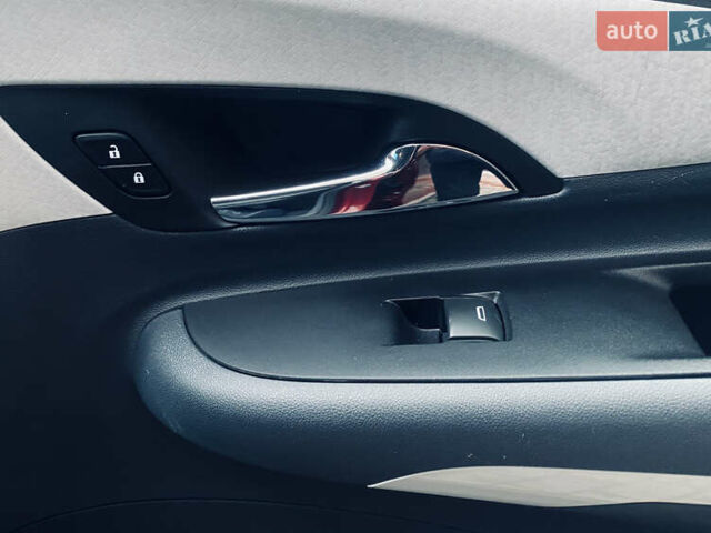 Красный Опель Ampera-e, объемом двигателя 0 л и пробегом 88 тыс. км за 14499 $, фото 40 на Automoto.ua