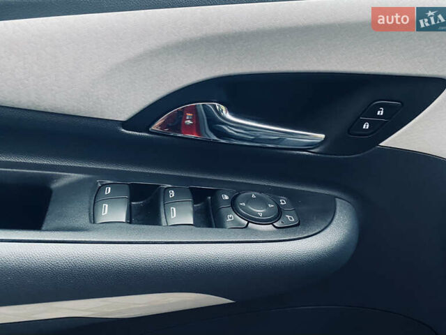 Красный Опель Ampera-e, объемом двигателя 0 л и пробегом 88 тыс. км за 14499 $, фото 35 на Automoto.ua