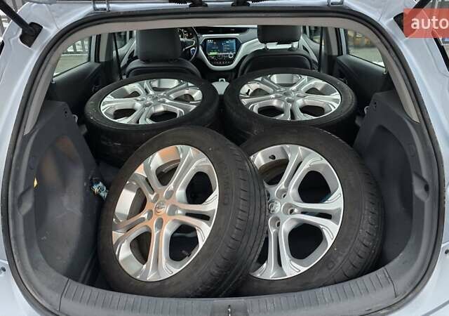 Серый Опель Ampera-e, объемом двигателя 0 л и пробегом 157 тыс. км за 13999 $, фото 20 на Automoto.ua