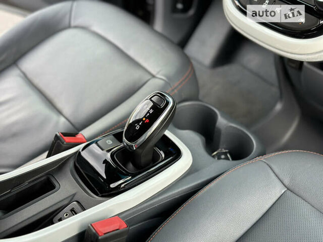 Сірий Опель Ampera-e, об'ємом двигуна 0 л та пробігом 60 тис. км за 16300 $, фото 34 на Automoto.ua