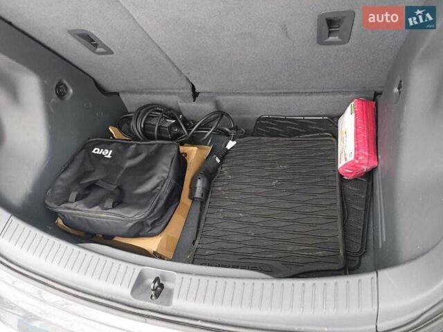 Серый Опель Ampera-e, объемом двигателя 0 л и пробегом 103 тыс. км за 16000 $, фото 13 на Automoto.ua