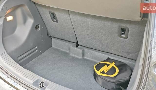 Серый Опель Ampera-e, объемом двигателя 0 л и пробегом 114 тыс. км за 14900 $, фото 30 на Automoto.ua