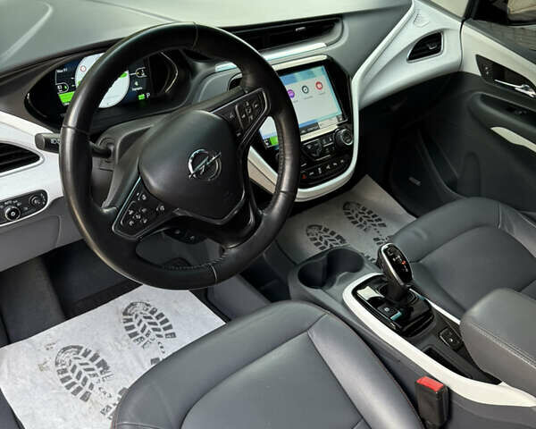 Серый Опель Ampera-e, объемом двигателя 0 л и пробегом 130 тыс. км за 14700 $, фото 22 на Automoto.ua