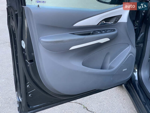 Серый Опель Ampera-e, объемом двигателя 0 л и пробегом 90 тыс. км за 14900 $, фото 31 на Automoto.ua