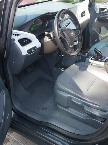 Серый Опель Ampera-e, объемом двигателя 0 л и пробегом 93 тыс. км за 15450 $, фото 11 на Automoto.ua