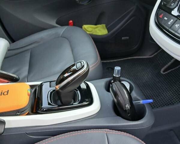 Серый Опель Ampera-e, объемом двигателя 0 л и пробегом 109 тыс. км за 14500 $, фото 8 на Automoto.ua