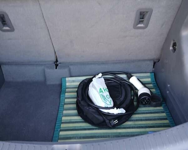 Серый Опель Ampera-e, объемом двигателя 0 л и пробегом 109 тыс. км за 14500 $, фото 11 на Automoto.ua