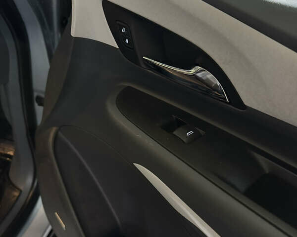 Серый Опель Ampera-e, объемом двигателя 0 л и пробегом 150 тыс. км за 14800 $, фото 13 на Automoto.ua