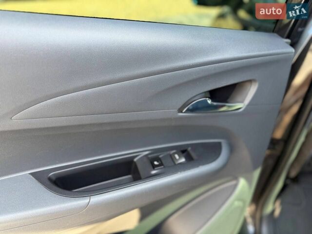 Сірий Опель Ampera-e, об'ємом двигуна 0 л та пробігом 133 тис. км за 14399 $, фото 24 на Automoto.ua