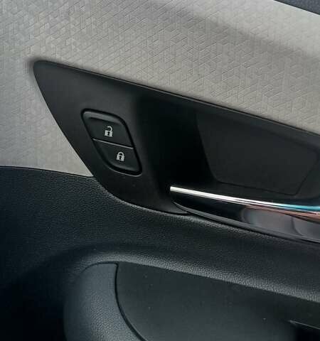 Серый Опель Ampera-e, объемом двигателя 0 л и пробегом 168 тыс. км за 14499 $, фото 30 на Automoto.ua