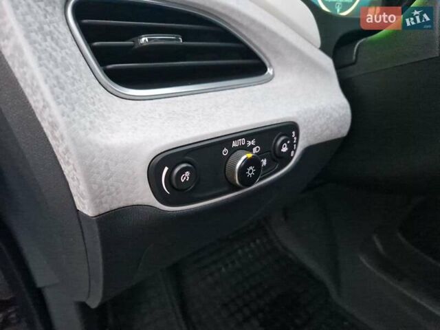 Сірий Опель Ampera-e, об'ємом двигуна 0 л та пробігом 215 тис. км за 13999 $, фото 22 на Automoto.ua