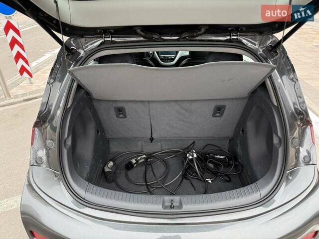 Серый Опель Ampera-e, объемом двигателя 0 л и пробегом 135 тыс. км за 15100 $, фото 22 на Automoto.ua