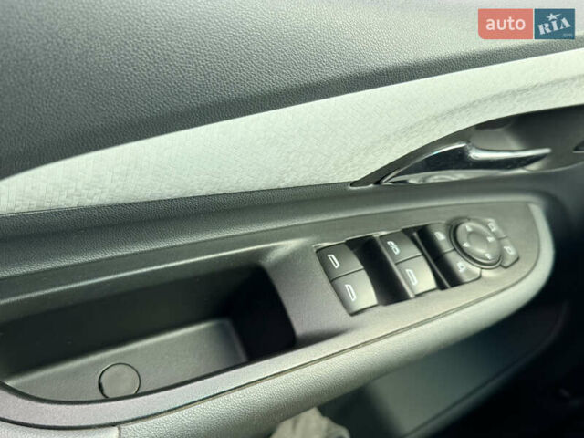 Серый Опель Ampera-e, объемом двигателя 0 л и пробегом 57 тыс. км за 17500 $, фото 17 на Automoto.ua