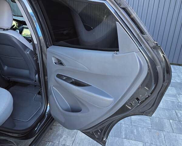 Серый Опель Ampera-e, объемом двигателя 0 л и пробегом 11 тыс. км за 18200 $, фото 20 на Automoto.ua