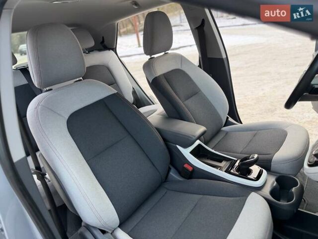 Серый Опель Ampera-e, объемом двигателя 0 л и пробегом 85 тыс. км за 14950 $, фото 52 на Automoto.ua