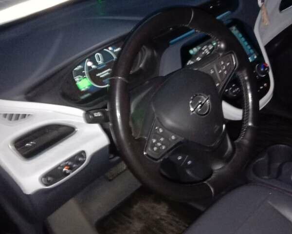Серый Опель Ampera-e, объемом двигателя 0 л и пробегом 130 тыс. км за 16949 $, фото 16 на Automoto.ua