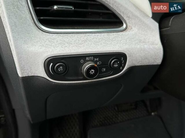 Серый Опель Ampera-e, объемом двигателя 0 л и пробегом 180 тыс. км за 13290 $, фото 15 на Automoto.ua