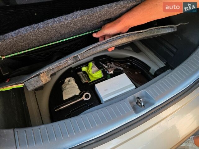 Серый Опель Ampera-e, объемом двигателя 0 л и пробегом 90 тыс. км за 16200 $, фото 11 на Automoto.ua