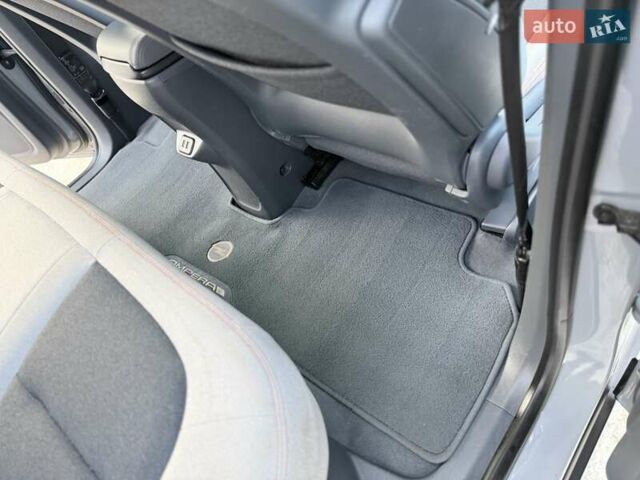 Серый Опель Ampera-e, объемом двигателя 0 л и пробегом 85 тыс. км за 14950 $, фото 38 на Automoto.ua