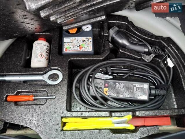 Серый Опель Ampera-e, объемом двигателя 0 л и пробегом 97 тыс. км за 15500 $, фото 25 на Automoto.ua