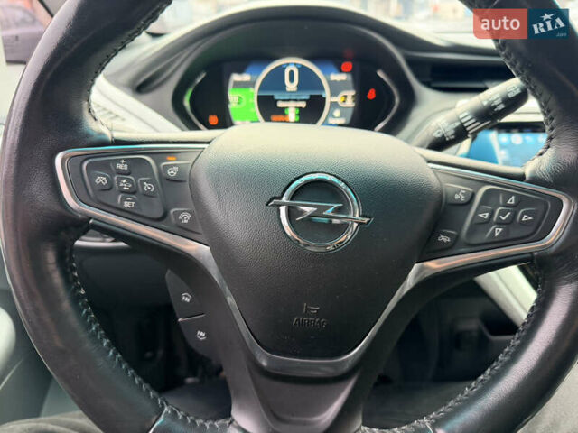 Серый Опель Ampera-e, объемом двигателя 0 л и пробегом 57 тыс. км за 17500 $, фото 14 на Automoto.ua