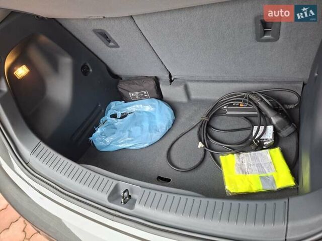 Сірий Опель Ampera-e, об'ємом двигуна 0 л та пробігом 131 тис. км за 16300 $, фото 56 на Automoto.ua