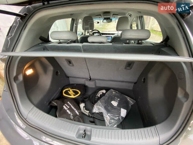 Серый Опель Ampera-e, объемом двигателя 0 л и пробегом 111 тыс. км за 15450 $, фото 63 на Automoto.ua