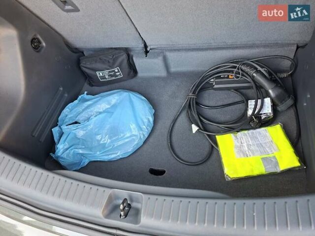 Серый Опель Ampera-e, объемом двигателя 0 л и пробегом 104 тыс. км за 16400 $, фото 37 на Automoto.ua