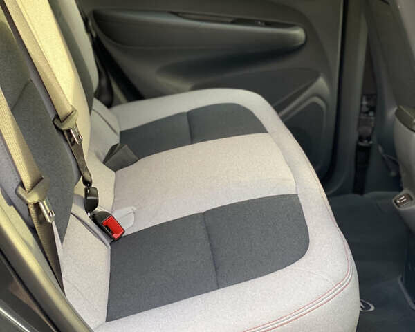 Серый Опель Ampera-e, объемом двигателя 0 л и пробегом 111 тыс. км за 15450 $, фото 27 на Automoto.ua