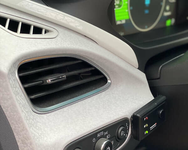 Серый Опель Ampera-e, объемом двигателя 0 л и пробегом 111 тыс. км за 15450 $, фото 50 на Automoto.ua