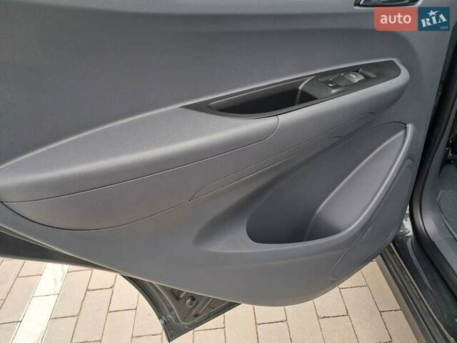 Серый Опель Ampera-e, объемом двигателя 0 л и пробегом 131 тыс. км за 16200 $, фото 26 на Automoto.ua