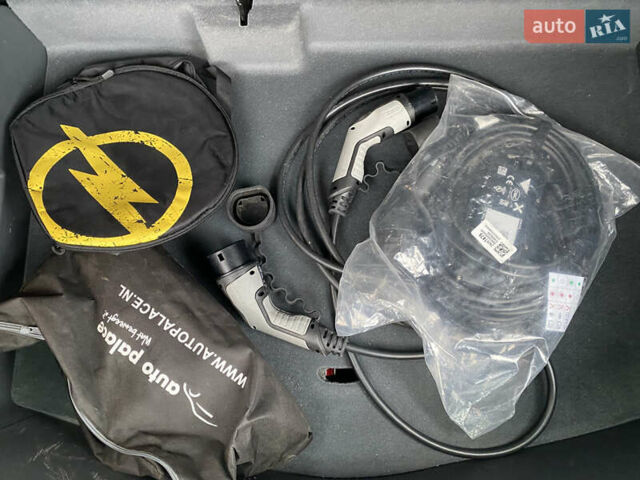 Серый Опель Ampera-e, объемом двигателя 0 л и пробегом 111 тыс. км за 15450 $, фото 64 на Automoto.ua