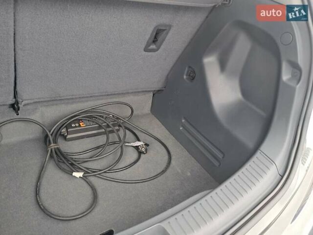 Серый Опель Ampera-e, объемом двигателя 0 л и пробегом 131 тыс. км за 16200 $, фото 66 на Automoto.ua