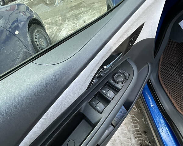 Синий Опель Ampera-e, объемом двигателя 0 л и пробегом 220 тыс. км за 14000 $, фото 12 на Automoto.ua