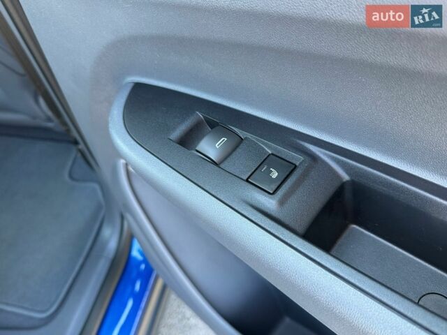 Синий Опель Ampera-e, объемом двигателя 0 л и пробегом 79 тыс. км за 14999 $, фото 29 на Automoto.ua