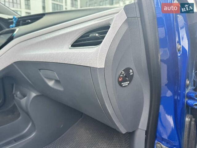 Синий Опель Ampera-e, объемом двигателя 0 л и пробегом 135 тыс. км за 15300 $, фото 48 на Automoto.ua