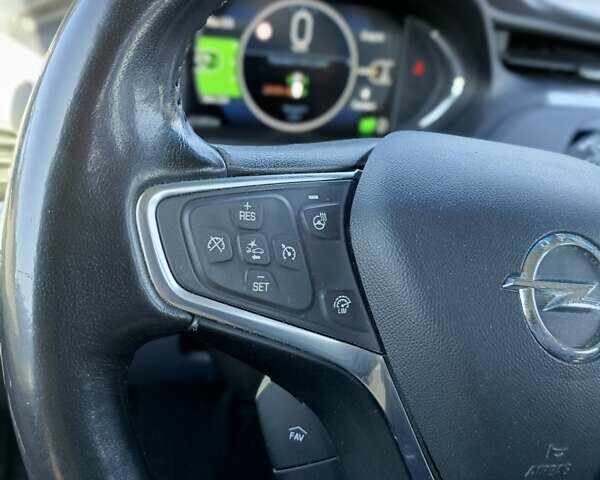 Синий Опель Ampera-e, объемом двигателя 0 л и пробегом 111 тыс. км за 15550 $, фото 11 на Automoto.ua