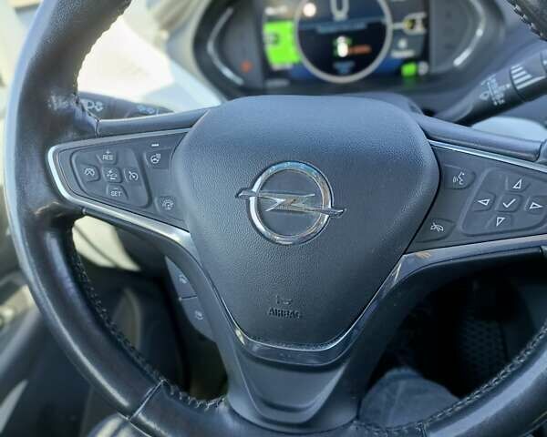 Синий Опель Ampera-e, объемом двигателя 0 л и пробегом 111 тыс. км за 15550 $, фото 12 на Automoto.ua