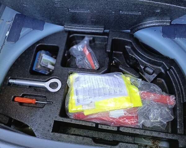 Синий Опель Ampera-e, объемом двигателя 0 л и пробегом 111 тыс. км за 15550 $, фото 22 на Automoto.ua