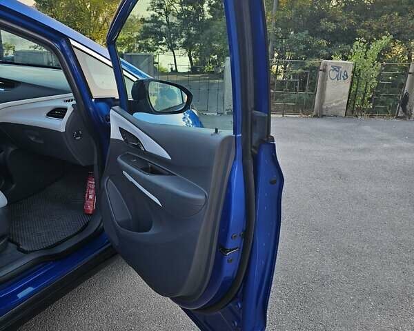 Синий Опель Ampera-e, объемом двигателя 0 л и пробегом 31 тыс. км за 17200 $, фото 9 на Automoto.ua