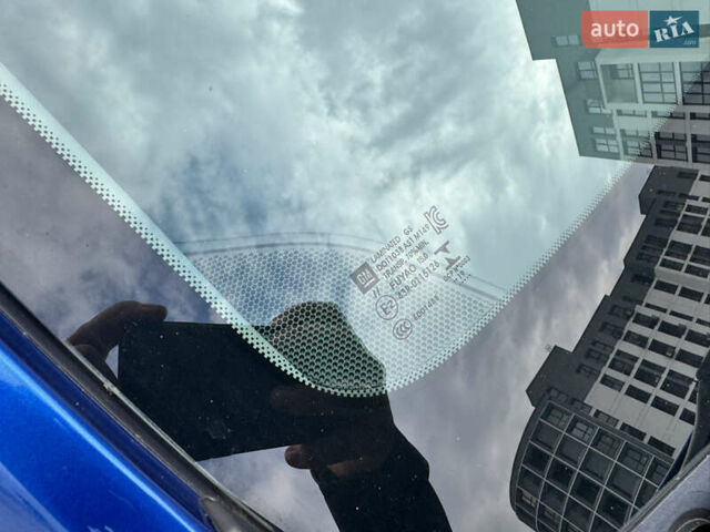 Синий Опель Ampera-e, объемом двигателя 0 л и пробегом 135 тыс. км за 15300 $, фото 32 на Automoto.ua